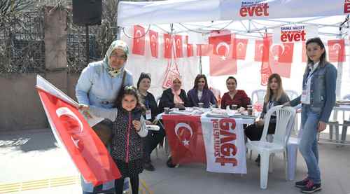 'Evet' çadırlarında hummalı çalışma