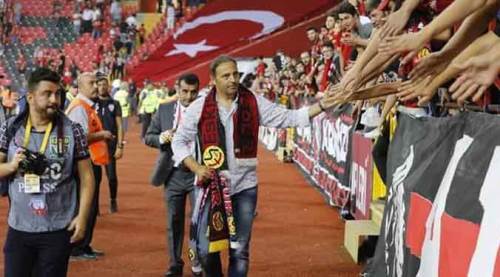 "Evlerine gidecek paraları yoktu"