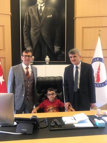 "Geleceğin Rektör Adayından Hayırlı Olsun Ziyareti"
