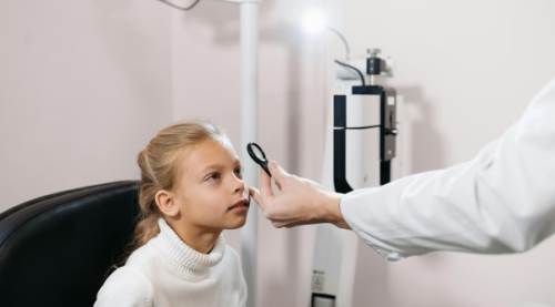 ​Göz Muayenesi ile Nörolojik Hastalıkların Erken Teşhisi: Görme Sağlığınız, Beyin Sağlığınızın Aynası mı?