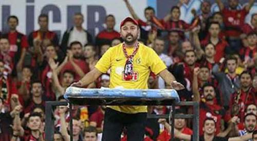 "Herkes elinden geleni yapıyor!"