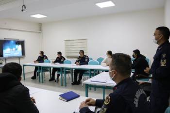 “İyi Dersler Şoför Amca” Projesi Kapsamında Eğitimcilere Seminer Verildi
