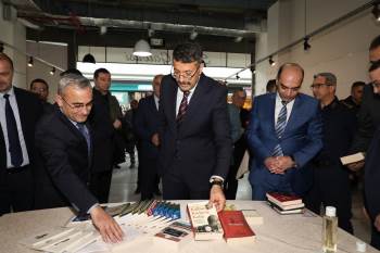 "Kitap İyileştirir" Kampanyasına 52 Kitap Bağışladı
