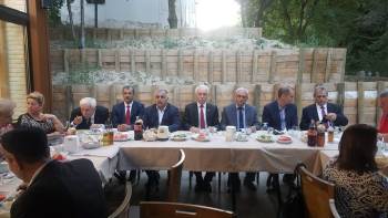 "Kütahya Belediyesi Muhtarlarla Dayanışma İçerisinde"
