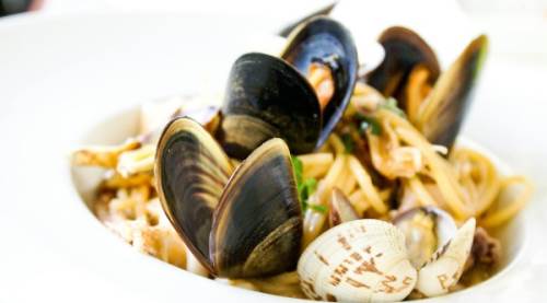 ​Midye Zehirlenmesi Neden Olur? Riskler, Belirtiler ve Korunma Yolları