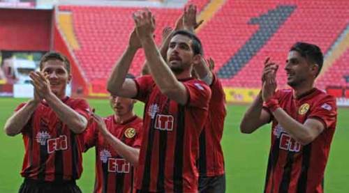 "Onur" kelimesini unutan rakipler...