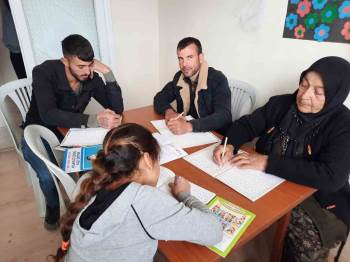 (Özel) 59 Yaşında İnadına ‘Okuma-Yazma’ Öğrenmenin Hikayesi
