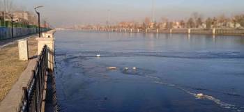 (Özel) Afyonkarahisar’In Simgesi Akarçay Buz Tuttu
