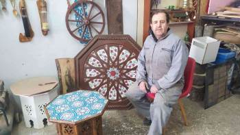 (Özel) Ahşabı Çiniyle Buluşturdu
