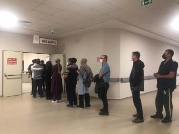 (Özel) Bilecik’Te Metrelerce Aşı Kuyruğu Oluştu
