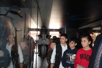 (Özel) Çanakkale Savaşları Mobil Müzesi’Ni Ziyaret Eden Öğrenciler Duygu Dolu Anlar Yaşadı
