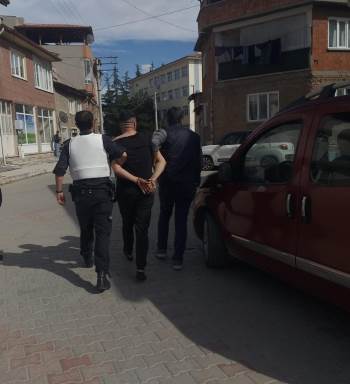 (Özel) Cezaevi Firarisi Çatıdan Çatıya Atlayarak Kaçmaya Çalışsa Da Başarılı Olamadı
