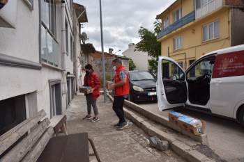 (Özel) Çocuklar Sütsüz Kalmasın Diye 150 Aileye Koli Koli Süt Dağıtıldı
