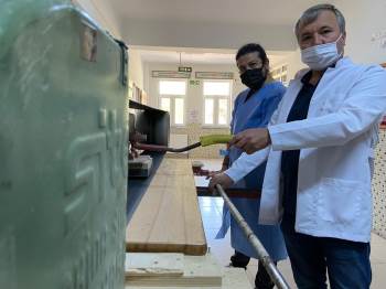 (Özel) Fedakar Öğretmenler Öğrencileri İçin Kolları Sıvadı
