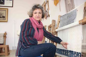 (Özel) Fotoğrafına Bakılıp İlmek İlmek İşliyorlar
