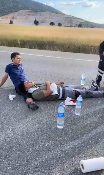 (Özel) Kütahya-Afyonkarahisar Karayolunda Can Pazarı
