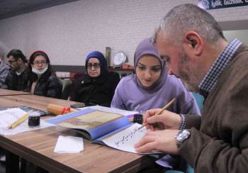 (Özel) Kütahya’Daki ’Hüsn-İ Hat Kursu’Na İlgi
