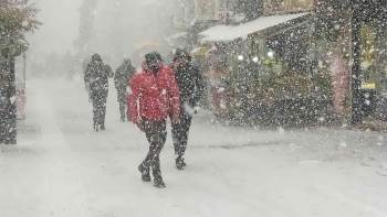 (Özel) Kütahya’Daki Kar Fırtınasında Göz Gözü Görmedi
