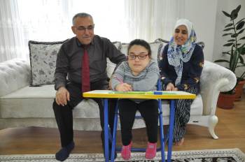 (Özel) Morquio Hastasına Evde Eğitim
