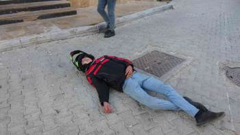 (Özel) Motosiklet Sürücüsü Bozuk Yolun Kurbanı Oldu
