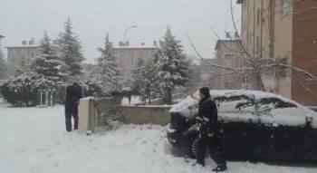 (Özel) Önce Dua Ettiler Sonra Kar Topu Oynadılar
