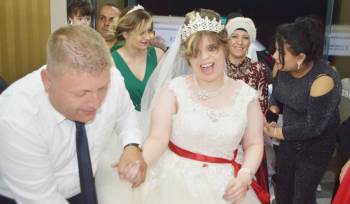 (Özel) Otizmli Genç Kızın Gelinlik Giyme Hayali Gerçek Oldu
