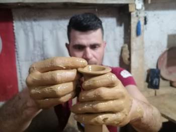 (Özel) Suriye’Den Savaştan Kaçarak Geldiği Türkiye’De Çömlek Yarışmasında 1’İnci Oldu
