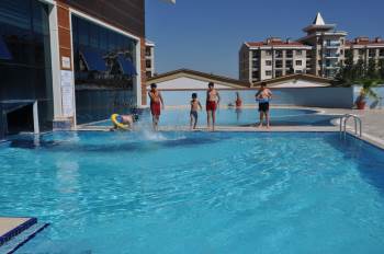 (Özel) Tatil İçin Termali Tercih Edenlerin Afyonkarahisar’Daki İlk Tercihleri Gazlıgöl Oldu
