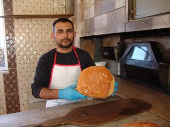 (Özel) Üretime Evinin Bahçesindeki Çükü Fırında Başladı, Şimdi Taleplere Yetişemiyor
