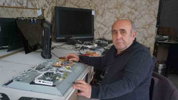(Özel) Yarım Asırdır Televizyon Tamiri Yapıyor
