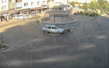 (Özel) Yaya Geçidini Kullanmayan Bayana Otomobil İşte Böyle Çarptı
