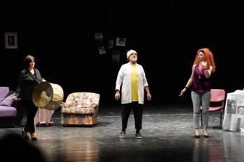 ‘Sevgili Yönetmenim’ Adlı Oyun Ayakta Alkışlandı
