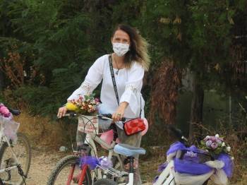 ’Süslü Kadınlar Bisiklet Turu’ Renkli Görüntüler Oluşturdu
