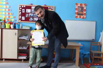 "Tatilde Çok İyi Dinlenin, Ama Kitap Okumayı Da İhmal Etmeyin"
