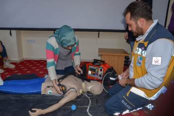 “Temel Ve İleri Yaşam Desteği” Eğitimi Verildi
