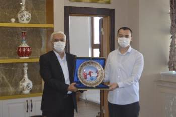 ’Uçan Araba’ Tasarımı İle Türkiye Birinciliği Ödülü Aldılar
