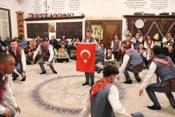 ’Yaren’ Kültürünü Nesilden Nesile Aktarmak İçin Mücadele Veriyorlar
