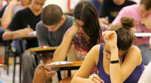 1,5 milyon öğrenci ter döküyor