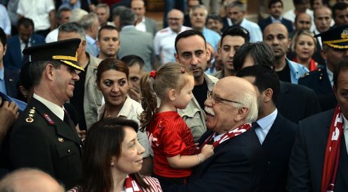 1 yıl öncesinden çok daha kalabalık