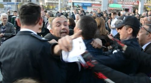 10 Kasım anmasında ortalık karıştı!