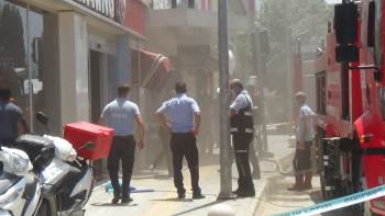 10 Katlı Alışveriş Merkezinde Dumanlara Müdahale Eden 1 İtfaiye Eri Yaralanırken, 3 Kişi Dumandan Etkilendi
