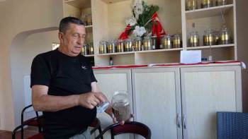 10 Şehrin Şehitliklerinden Temin Ettiği Topraklarla Şube Binasında Köşe Oluşturdu
