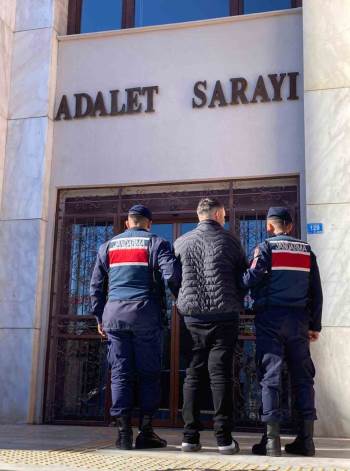 10 Yıl Hapis Cezası İle Aranan Şahıs Jandarma Tarafından Yakalandı
