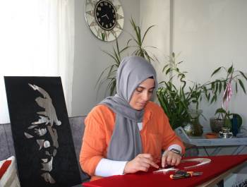 10 Yıl Önce Komşusunun Evindeki Tablodan Etkilendi, Şimdi Hedefi Atölye Açmak
