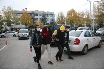 106 Adet Sentetik Uyuşturucu Hapla Yakalanan 4 Kişi Adliyeye Çıkarıldı
