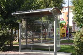 11 Adet Cam Durak Yeni Yerlerine Konuldu
