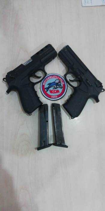 11 Ayrı Suçtan Kaydı Bulunan Şahıs Kuru Sıkı Tabancayla Yakalandı
