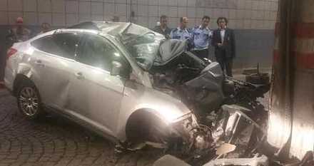 110 KM HIZLA DUVARA ÇARPTI