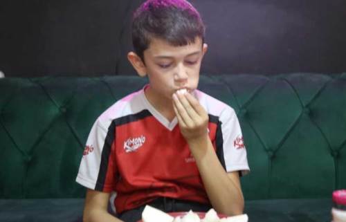 12 yaşındaki çocuğun yedikleri şaşkına çeviriyor