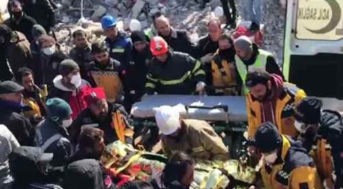 129 saatlik karanlık bekleyiş sonunda "güneşi gördüm” sesleri